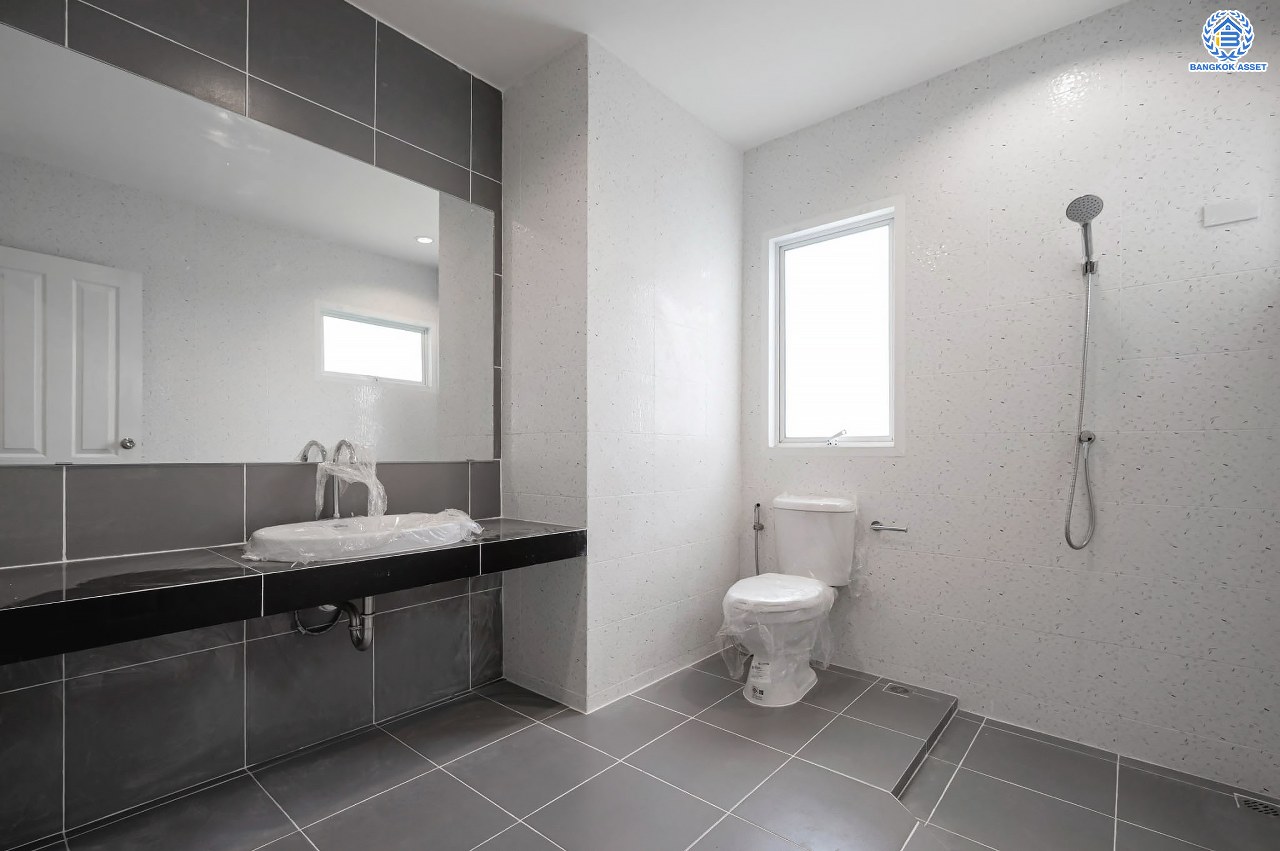 บ้านมือสองตกแต่งใหม่ โครงการ บางกอก บูเลอวาร์ด รามอินทรา แบรนด์ SC Asset เนื้อที่ 58.6 ตร.ว. ฟังก์ชัน 3 ห้องนอน 3 ห้องน้ำ ที่จอดรถ 2 คัน บนทำเลแห่งการเดินทาง เชื่อมต่อถนนรามอินทรา, ถนนรัชดา-รามอินทรา ใกล้จุดขึ้น "ทางด่วนรามอินทรา"  รถไฟฟ้าสายสีชมพู "สถานีวงแหวนรามอินทรา" และ ใกล้ห้างแฟชั่น ไอส์แลนด์